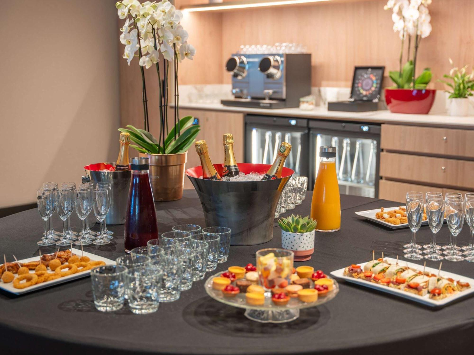 Novotel Angers Lac De Maine Экстерьер фото