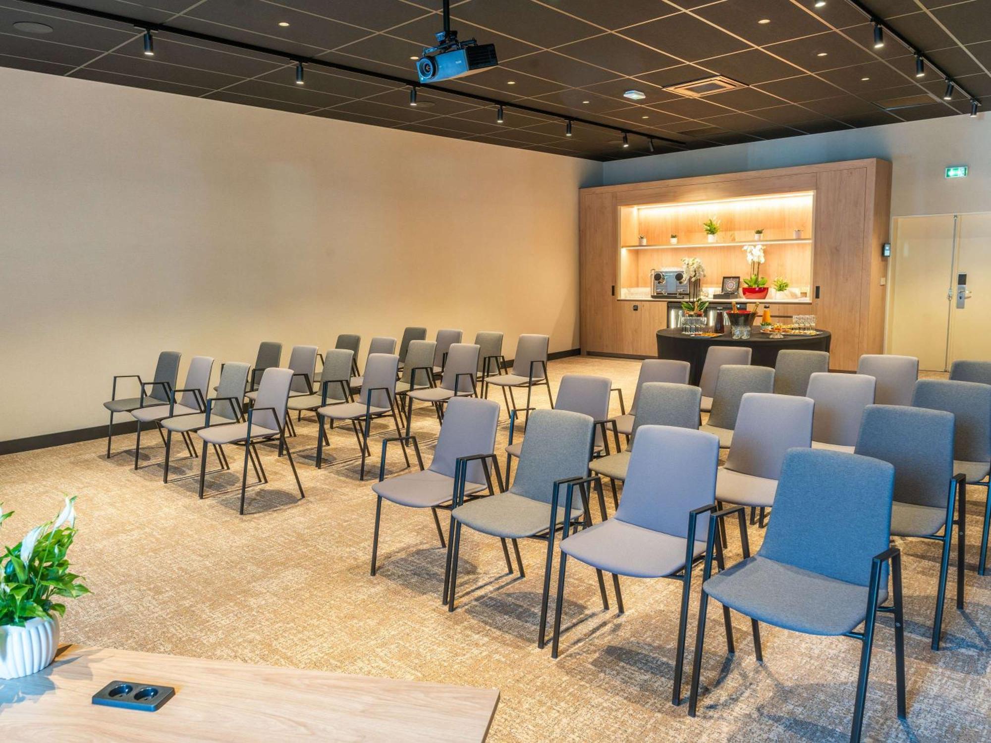 Novotel Angers Lac De Maine Экстерьер фото